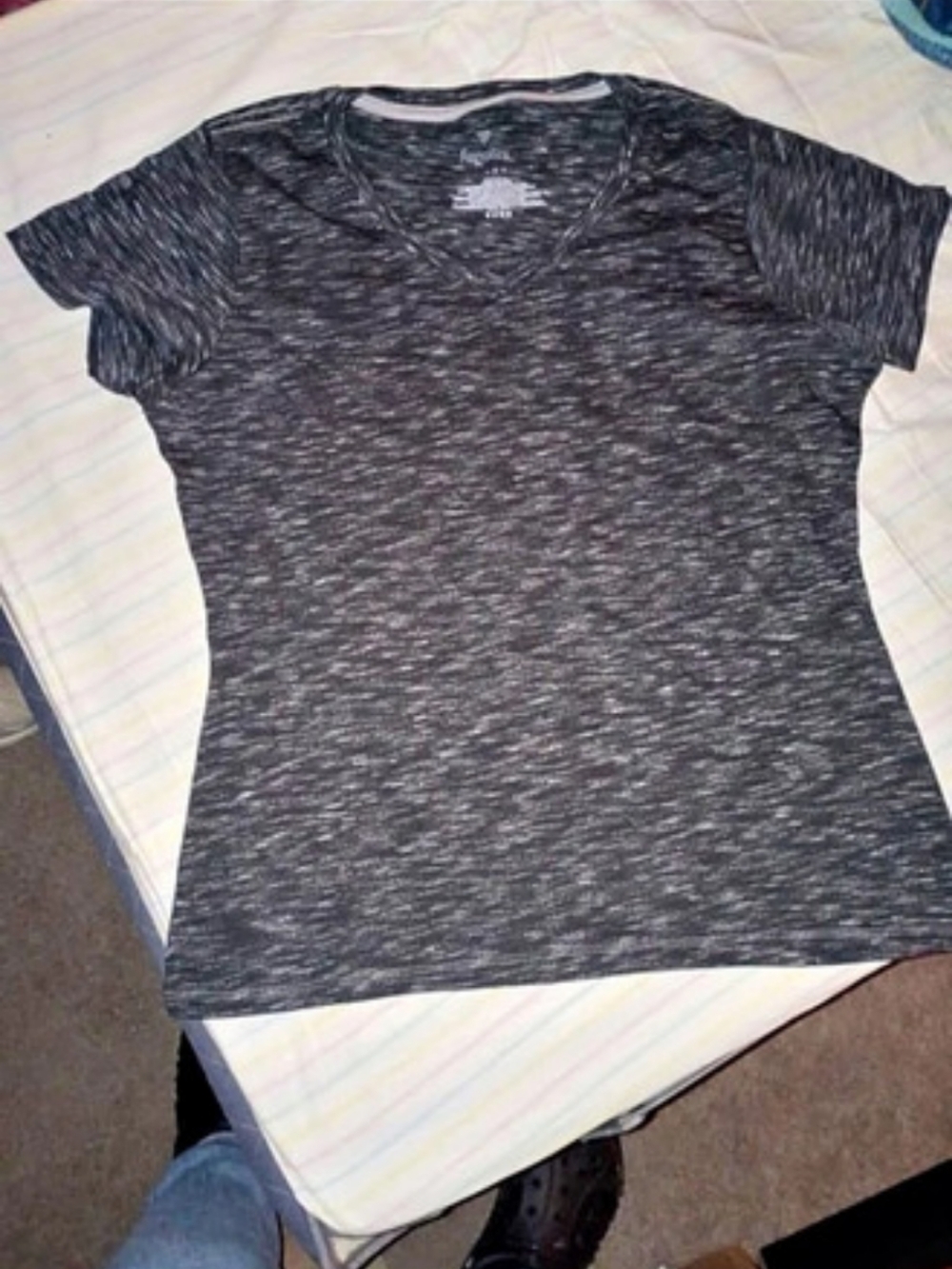 Short Sleeve V-Neck Tee in Dark Heathered Grey